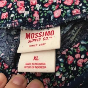 Stretchy fabric floral shorts